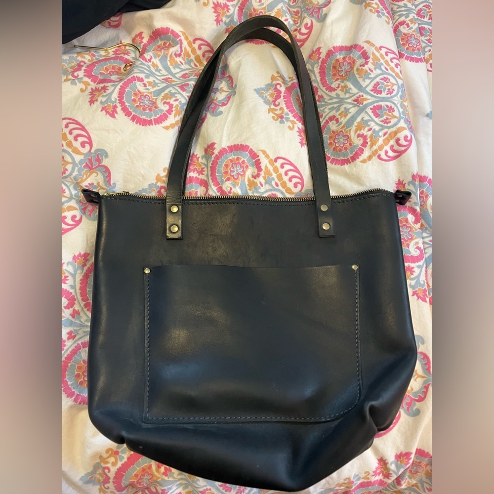 Portland Leather Medium Zippered Tote - black